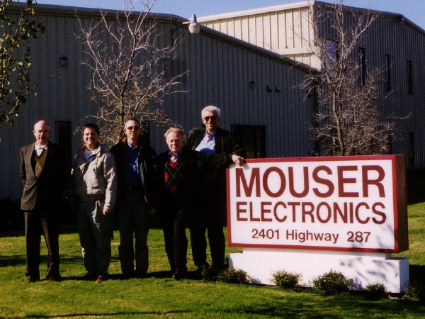 1983 Foto av Mouser Electronics med 4 medarbetare